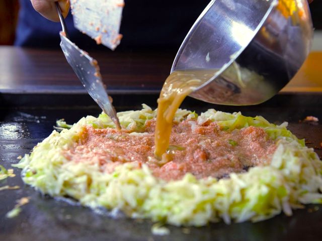 もんじゃ焼きが初めての方にも、作り方をお教えしますのでご安心ください!_江戸前汽船