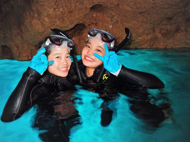 シュノーケルでも綺麗な青の洞窟が楽しめます!!_Diving Shop Lei(ダイビングショップレイ)