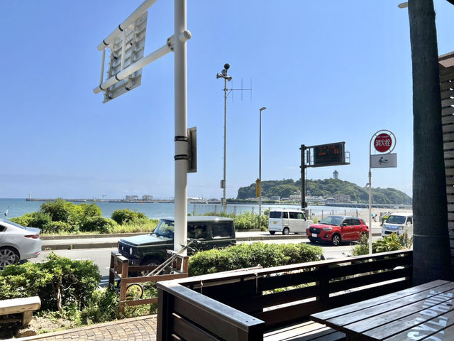 お店の目の前は海!デッキからは江の島が見えます♪_SYLPHIDE CLUB