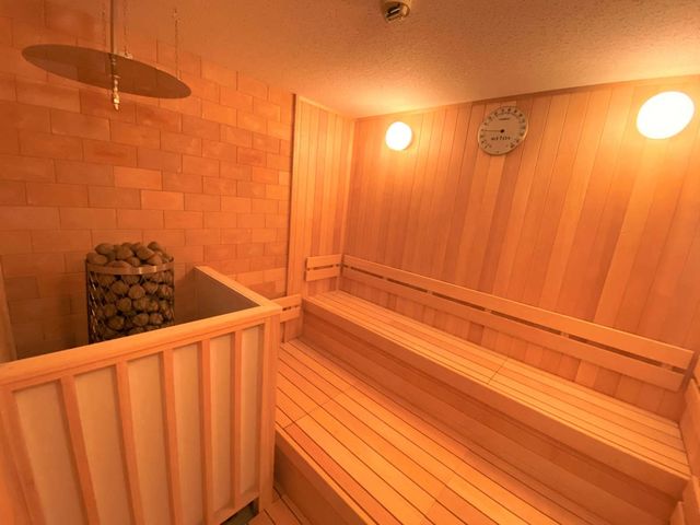 【夕:男性】<ロウリュバス>1時間に1回自動で水蒸気を発生。体感温度を上げて発汗作用を促進します。_道後プリンスホテル
