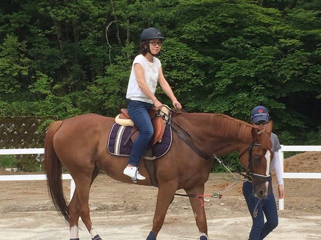 初めての方でも安心して乗馬できます。馬の身体の揺れを全身で感じることができます、_乗馬クラブエクイヴィラ