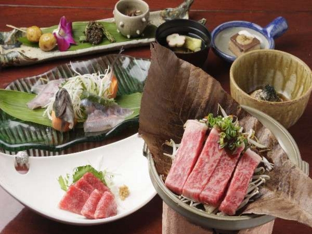 料理はボリュームたっぷりで大満足!_麓庵 民宿たきざわ