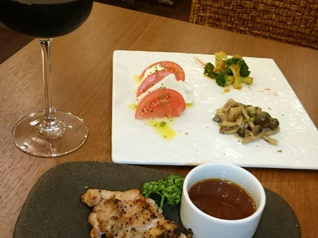 大満足のワインちょい飲みセット!_大阪グルメウォーク