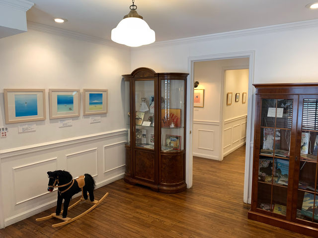 絵本の原画や、コレクションのおもちゃも展示_北鎌倉 葉祥明美術館