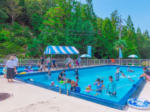 付近で一番大きい自慢のプールです!_遊覧農場 ヤマナカ果園