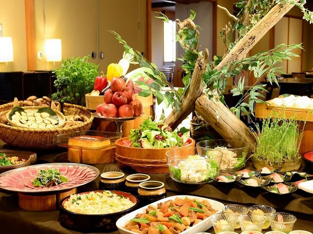 秋田郷土料理をmうぃんとしたビュッフェ(バイキング形式)の夕食。_四季彩り 秋田づくし 湯瀬ホテル