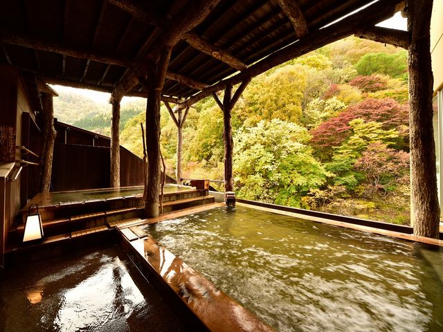 解放的な浴槽で美人の湯を満喫する女子露天風呂。_四季彩り 秋田づくし 湯瀬ホテル