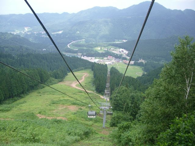 夏山リフトの景観です。_立山山麓スキー場