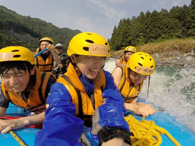 体一杯長良川の天然スプラッシュを浴びよう!_長良川ラフティングRAT