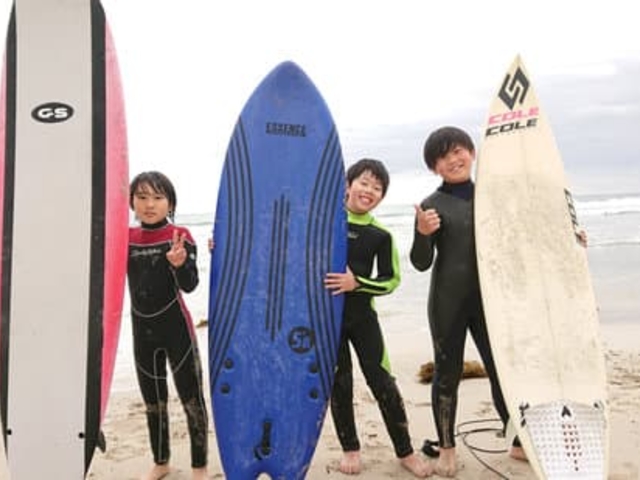 小学生からのサーフィンスクールも開催中!_THE RIPPLE COLORS No.5