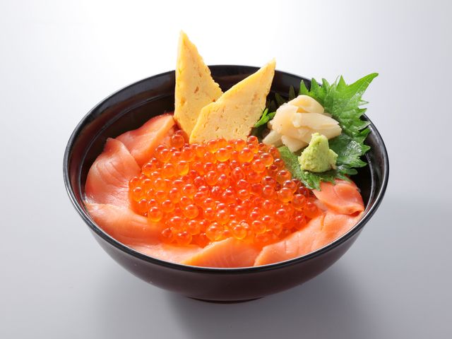 サーモンいくら丼_御食事処 大漁市場