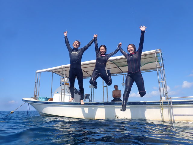休憩中も記念写真タイム_リライト石垣島ダイビングショップ