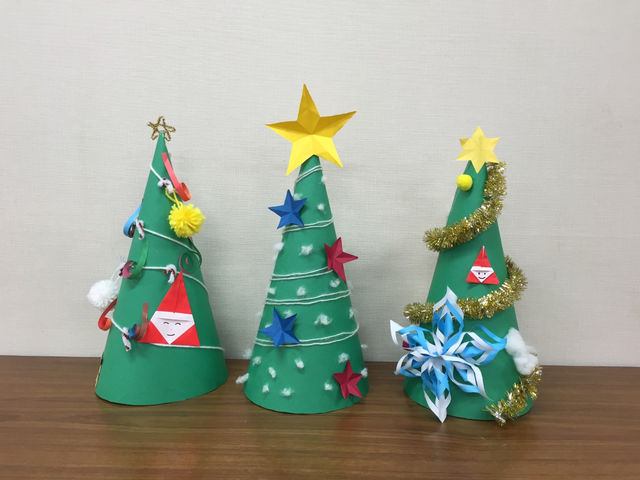 季節の制作『クリスマスツリーの帽子』_絵画造形教室アトリエキッズ