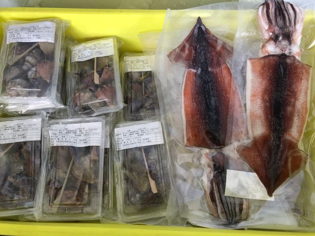 直売所人気商品「つぶ柔らか煮」「生干しいか」_離島仙人