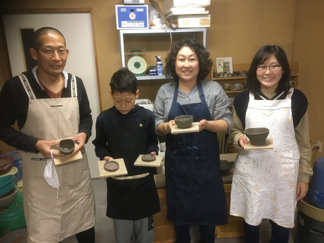 山に囲まれた自然豊かな落ち着いた立地条件
工房内も快適です。_楽陶工房