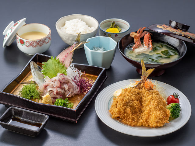 【あじくらべ定食】活きあじを刺身とフライの食べ比べ_ホテル・サンミ倶楽部 別館 でん助茶屋