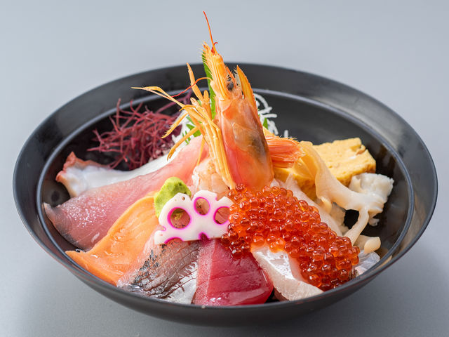 【でん助丼】海鮮10種類の丼_ホテル・サンミ倶楽部 別館 でん助茶屋