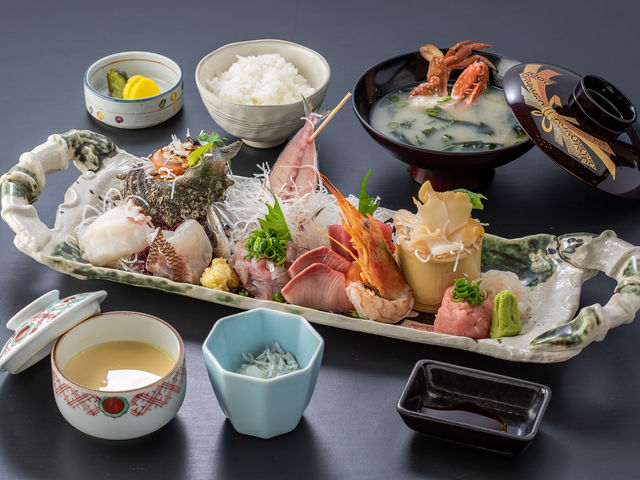 【荒磯定食】お刺身10種盛り_ホテル・サンミ倶楽部 別館 でん助茶屋