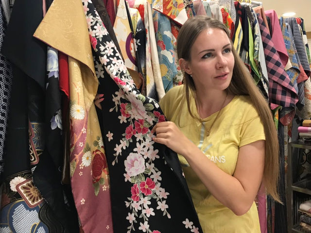 外国人のお客様もいらっしゃいます☆
振袖(ランクアップ)を選ばれ、美し過ぎました
( 〃▽〃)_和装カジウラ