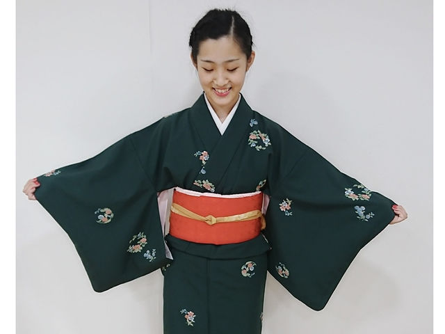グリーンの小紋にオレンジの帯を合わせられました(*^^*)
素敵です♪♪_和装カジウラ