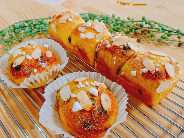 手ごねパン体験レッスン
かぼちゃのツインブール_フラワーアレンジメントと手ごねパンの教室〜雅〜