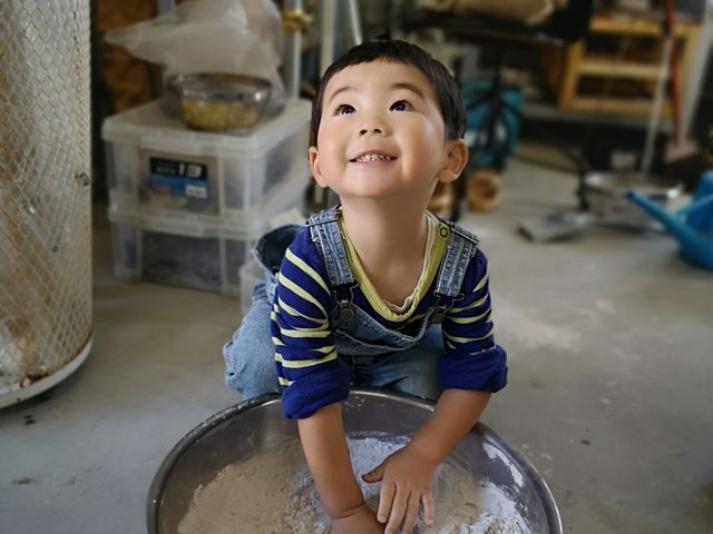 この一瞬の思い出をガラスに閉じ込めます。ガラスで手型をとろう!_The Art Studio8