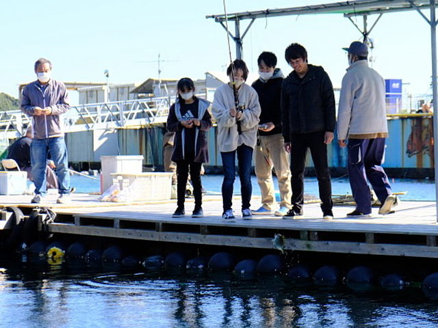 手ぶら体験コースの様子_釣り公園 佐助屋