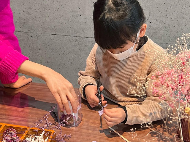 制作、お絵描きなどが好きなお子様にも人気です!
幼稚園のお子様でも制作いただけます^^
スタッフがサポートに入ります♪_work shop atelier FUYURA