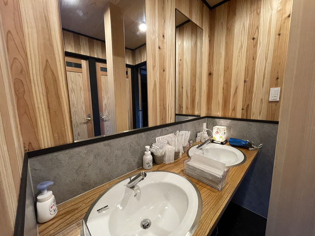 水廻りは一新し、清潔感ある洗面を2つご用意しております。_Kabuto Villas