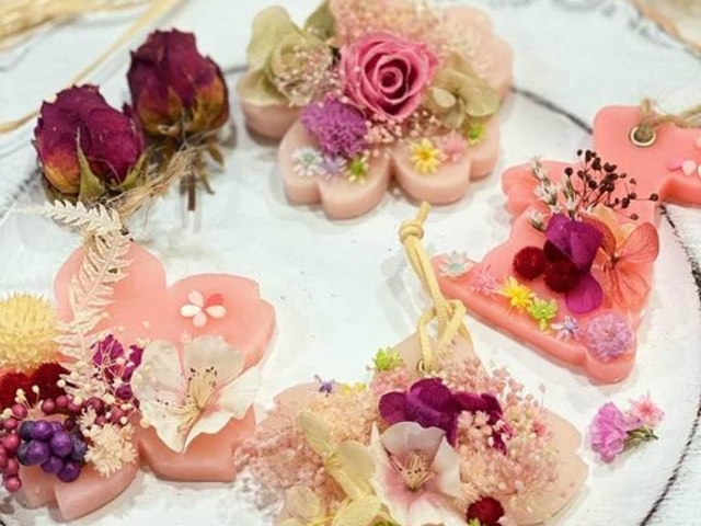 蜜ろうで火を灯さない天然のアロマオイルを使用したアロマワックスサシェ_クレアガーデン