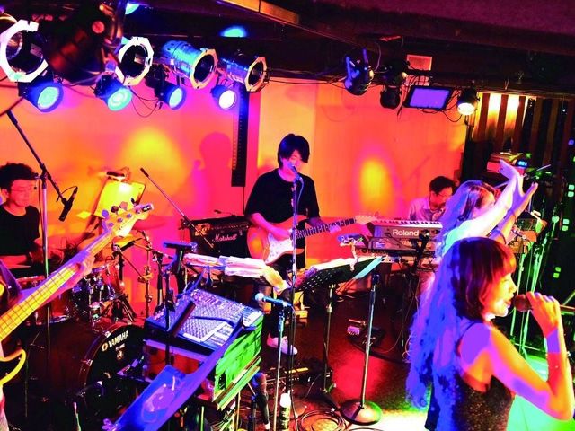 往年のDISCOナンバーを中心とした生演奏。_ナイトイン21世紀