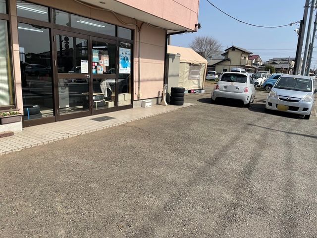 お車でお越しの方はお店の前に駐車お願い致します☆_Calmati