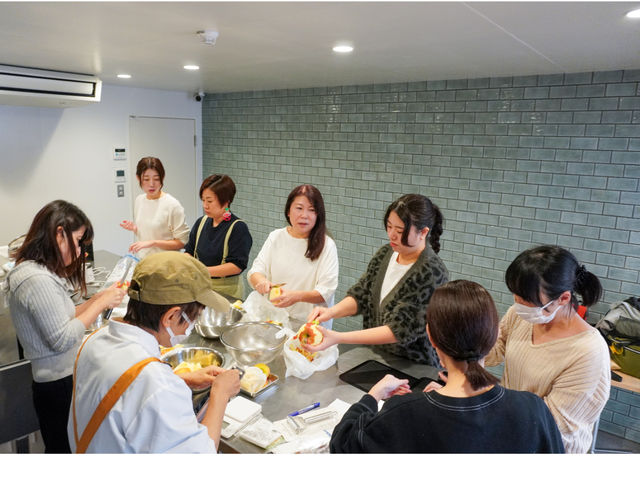 2023/11/2(木) この日は7名様で林檎ジャム作り体験です!皆さん手際良すぎです!Σ( ̄□ ̄;)_柿の実食堂