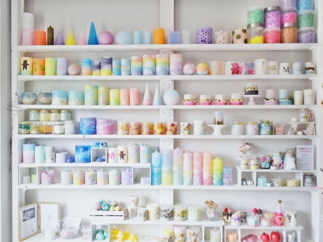 壁一面のキャンドルたちがお出迎えいたします_candle-iBuki-