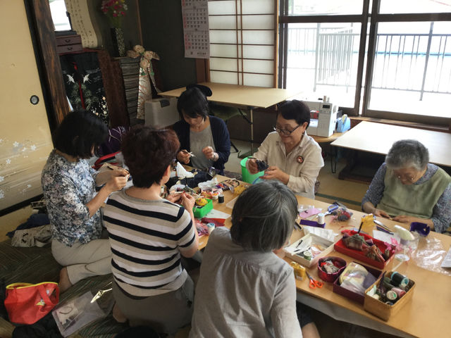 ちりめん細工 教室 風景です_着物リメイク アトリエkoike