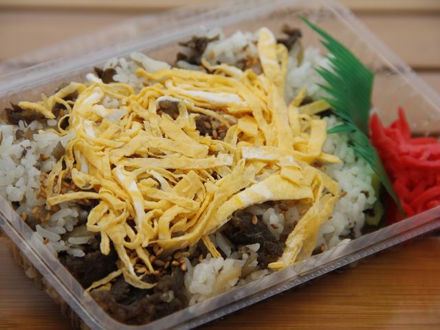 お弁当(馬肉めし)_株式会社こなつ農園