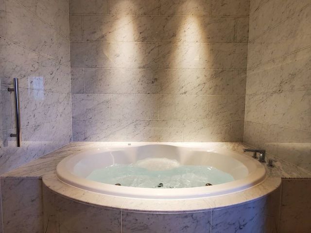 プレミアムルームにはジャグジーを完備。_SPA ayualam OKINAWA