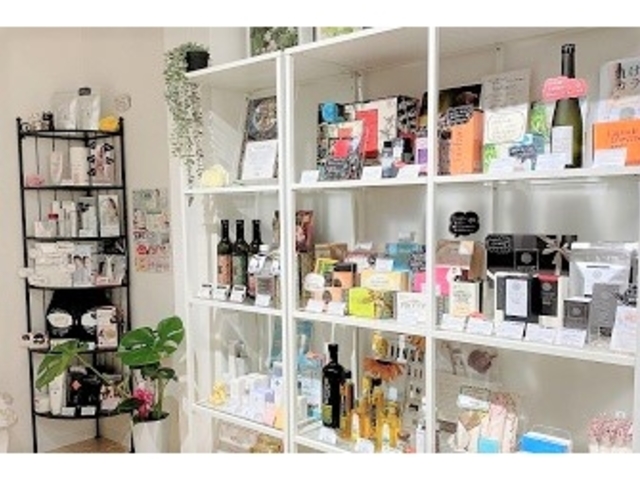 店内商品もゆっくりご覧いただけます_黄土よもぎ蒸し Jewelpurus.天神店