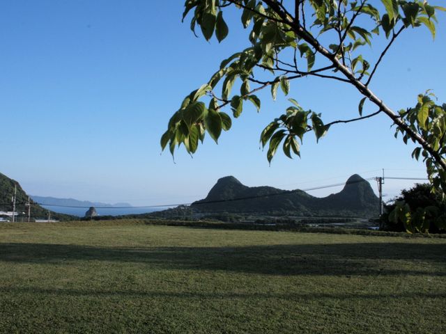 会場のお庭はとても広く眺めも最高!目前の山は別名スヌーピー山と言われています。横になってるスヌーピーに似ているからとか(笑)_彫金工房 HardなHeart/山川