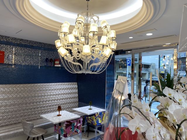 カフェレストランクレールの店内写真。ルンヌは内外装すべてにこだわりがつまっています。_Parfum de Lune
