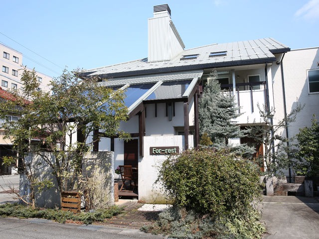 親戚のお家に行くような感覚でホッとできるサロンになっております。全館、よもぎ蒸しができる一軒家です♪_フォレストサロン