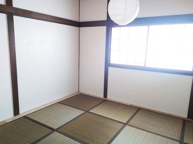 お着換えやお昼寝に便利な個室もあります_秋保コミンピング