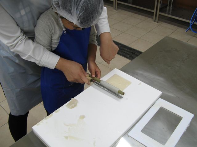 体験のご様子_ヤマサ蒲鉾 かまぼこ作り体験教室