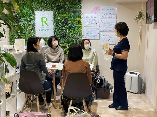 定期的よもぎ蒸しセミナーの様子です。_黄土よもぎ蒸し×リンパマッサージ専門店 Refresh Salon RAPPORT 【ラポール】