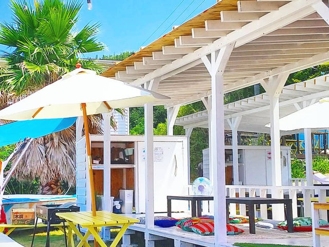 目前に海の景色が広がる座敷席。_Beach house popi