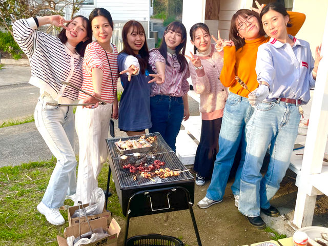 BBQの様子。
広々スペースでリラックスして楽しむ事が出来ます♪_Beach house popi