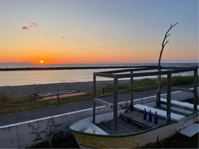 店内でBBQをしながら見る海に沈む夕日は絶景です。_Beach house popi