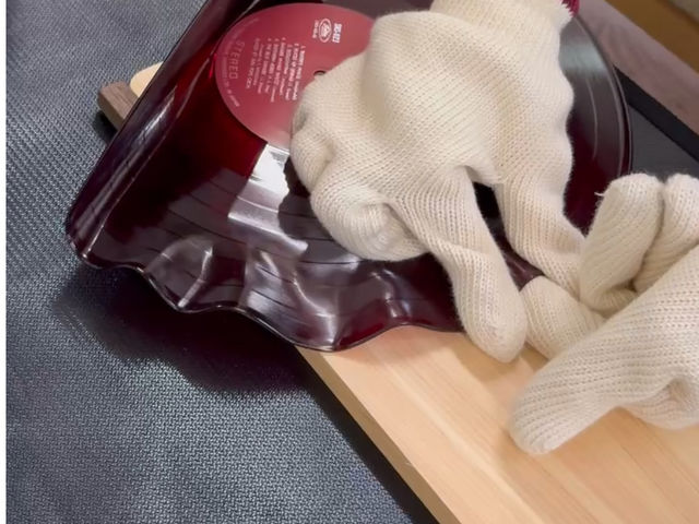 レコード加工する際の一コマ♪_REVINLYWORKS