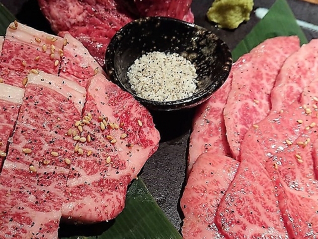 新 ホルモン焼肉 びっくりや 川崎本店の写真1