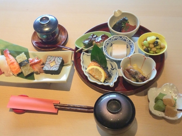 鮨処 紫雲の写真1